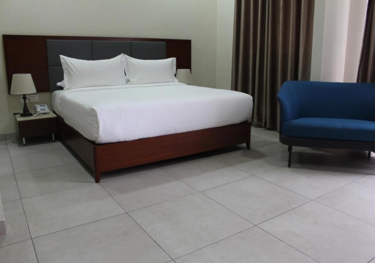 Ixoras Hotel Kinszasa Zewnętrze zdjęcie
