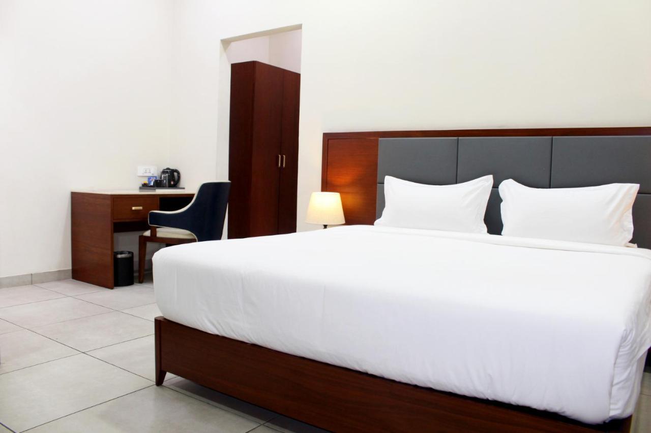 Ixoras Hotel Kinszasa Zewnętrze zdjęcie