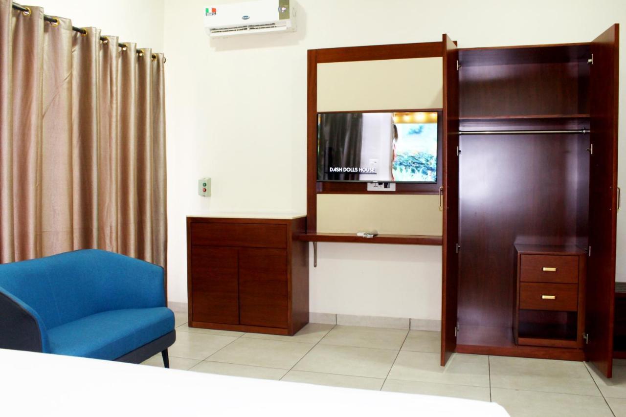 Ixoras Hotel Kinszasa Zewnętrze zdjęcie