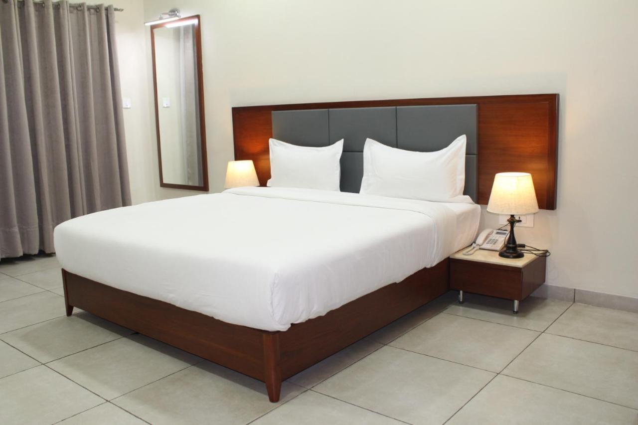 Ixoras Hotel Kinszasa Zewnętrze zdjęcie